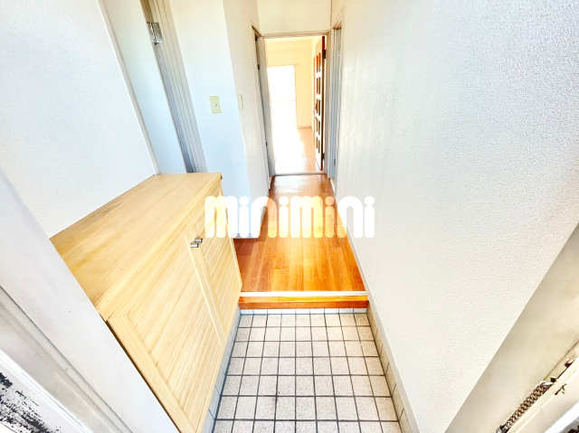 玄関　下駄箱のある玄関です。