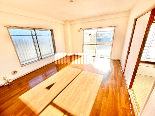 居室・リビング　リビングは１０帖あります。広いですね♪