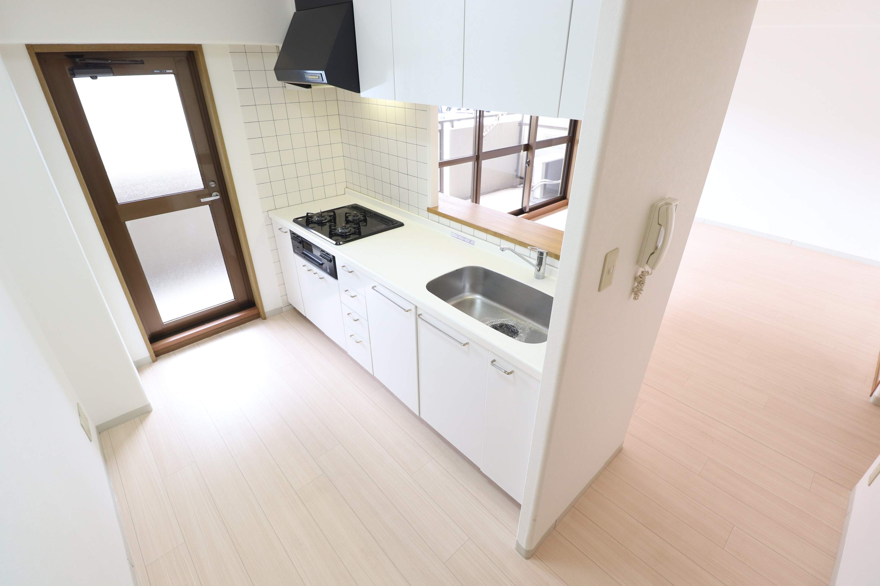 キッチン　嬉しい3口コンロ付きで使いやすいキッチン♪
