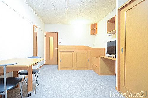 居室・リビング　家電・家具付きの部屋です。