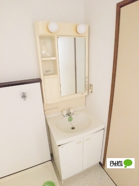 洗面設備　他のお部屋のお写真です