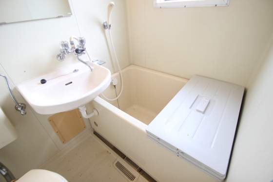 バス・シャワールーム　※別部屋の写真です