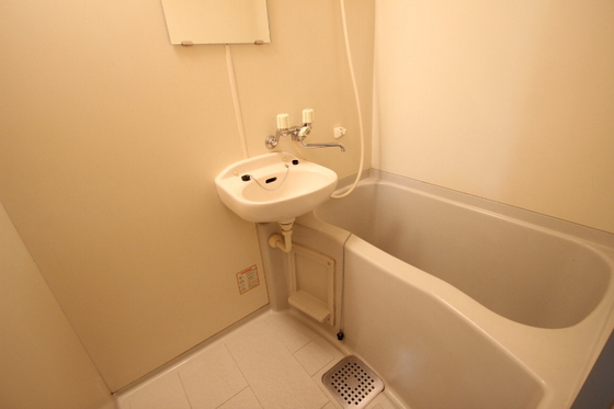 バス・シャワールーム　他部屋の写真を使用しております。