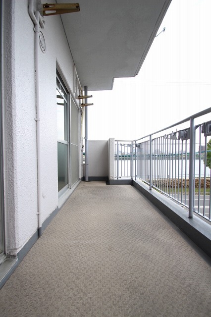 バルコニー　工事中の為別号室のお写真になります