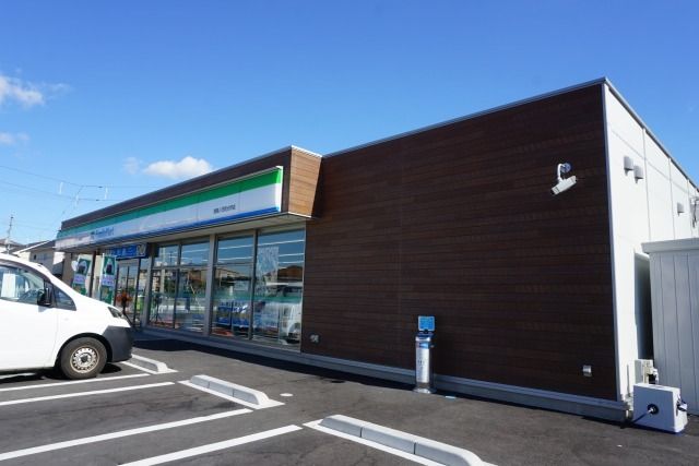 コンビニ　ファミリーマートさん（コンビニ）まで600m