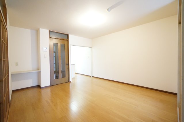 居室・リビング　※同物件の写真です。(※写真は中部屋です。)