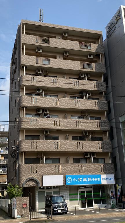 建物外観　タイル張りのスタイリッシュな外観