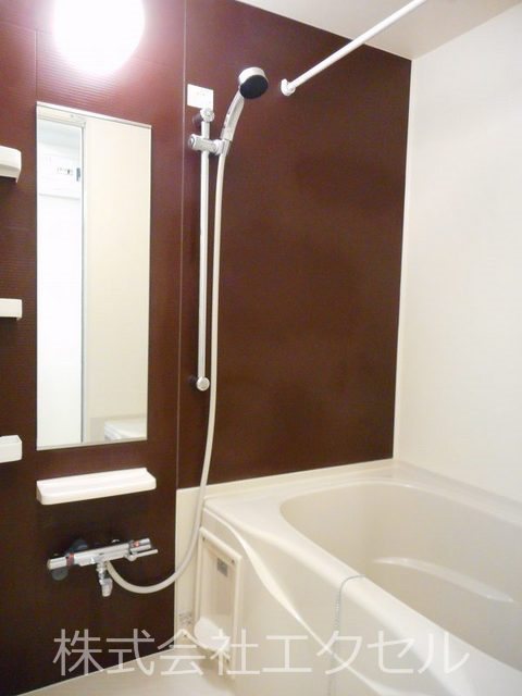 バス・シャワールーム　追い焚き・浴室乾燥機能付です。