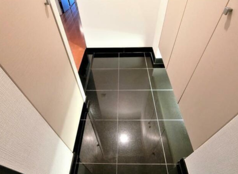 玄関　※別部屋の参考写真です。