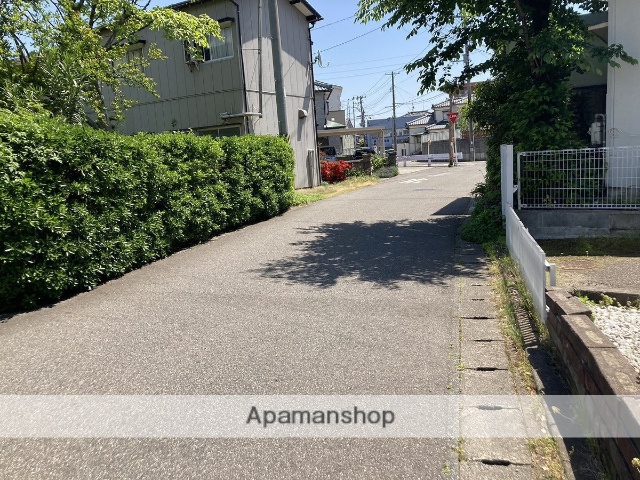 その他　前面道路（その他）まで0m