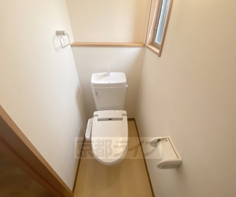 トイレ　ウォシュレット付きです。