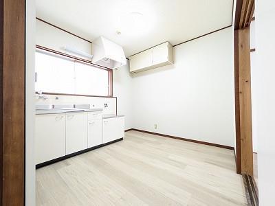 居室・リビング　208号室の写真です