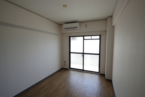 居室・リビング　※別部屋の写真です