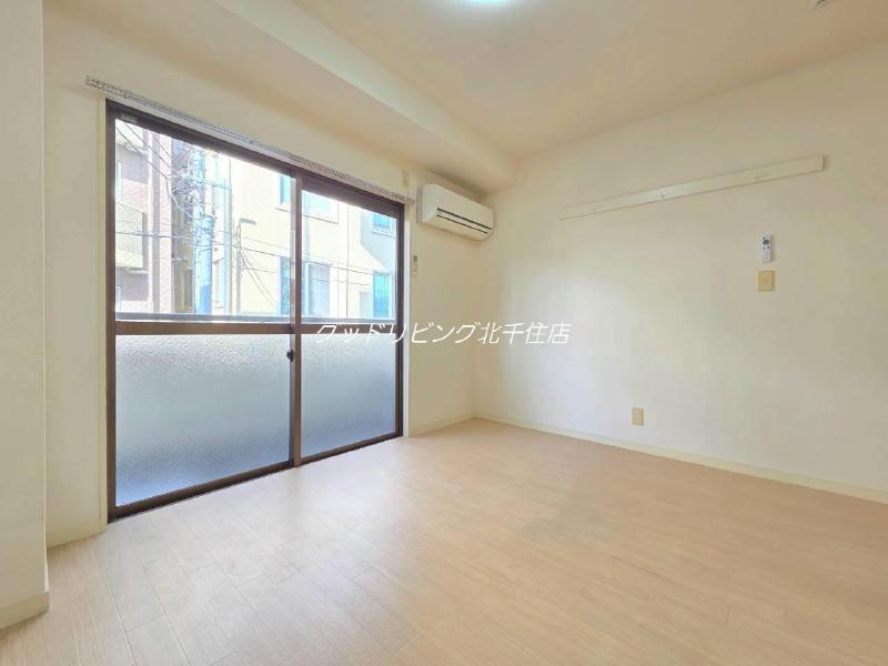 居室・リビング　2025/09/28　201号室