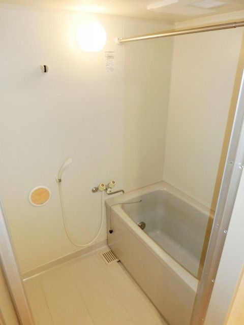 バス・シャワールーム　キレイなバスルーム。