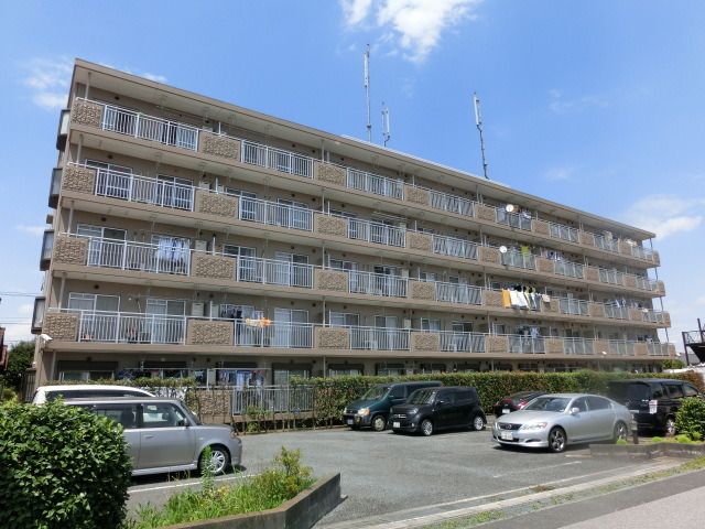 建物外観　静かな環境にあるマンションです。