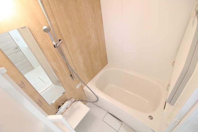 バス・シャワールーム　浴室乾燥機付☆