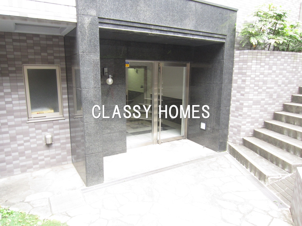 エントランス　2002年竣工　分譲賃貸マンション：エントランス