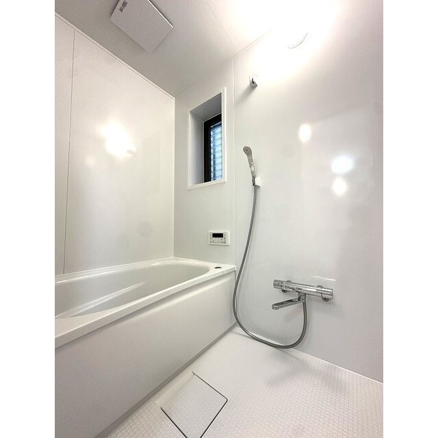 バス・シャワールーム　足が伸ばせる広々バスタブでリラックス♪