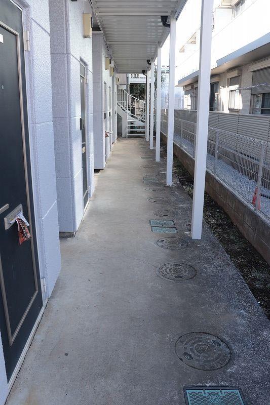 建物外観　１階通路