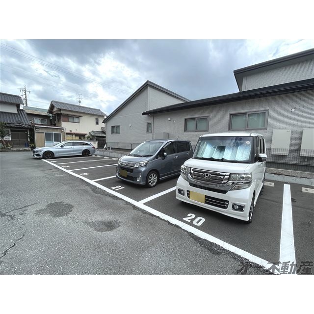 駐車場　駐車場