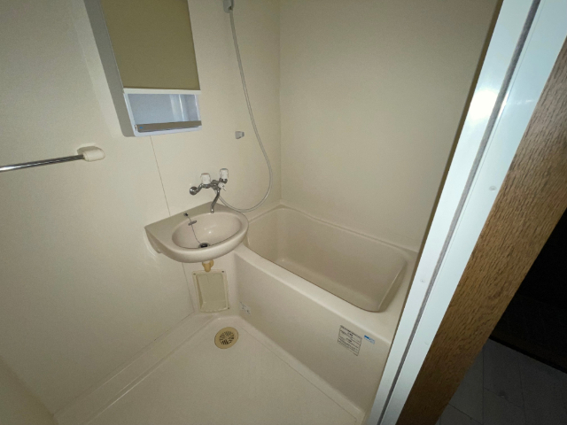 バス・シャワールーム　ゆったりとしたバスルームです