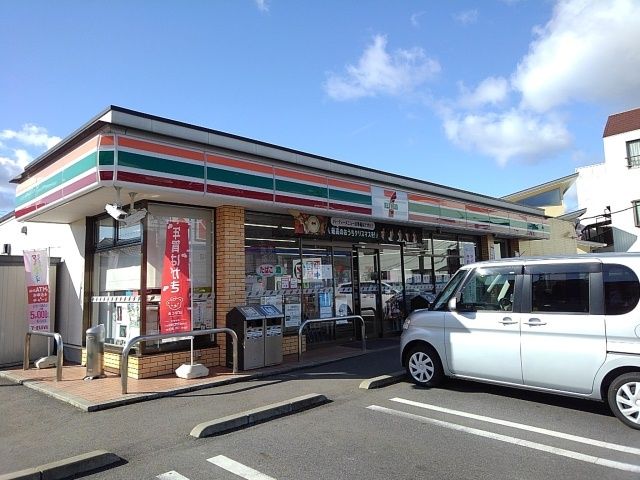 コンビニ　セブンイレブン備後府中高木店（コンビニ）まで1300m
