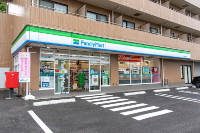 コンビニ　ファミリーマート八王子東中野店（コンビニ）まで688m