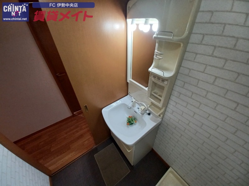 洗面設備　同物件別部屋のお写真です。
