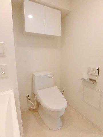 トイレ　REALIZE蒲田III（反転タイプ）