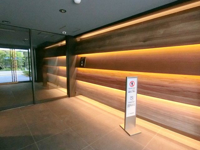 エントランス　REALIZE蒲田III（反転タイプ）