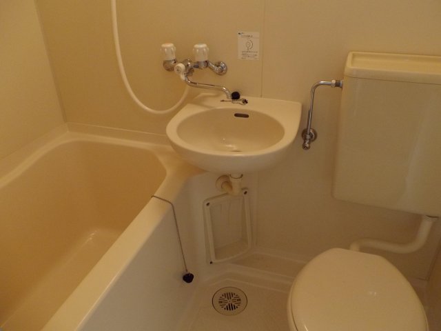 バス・シャワールーム　ユニットバス・トイレです