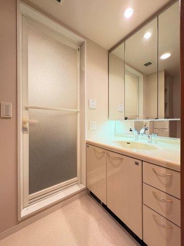 洗面設備　洗面室