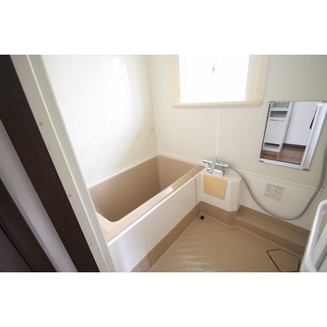 バス・シャワールーム　窓あり