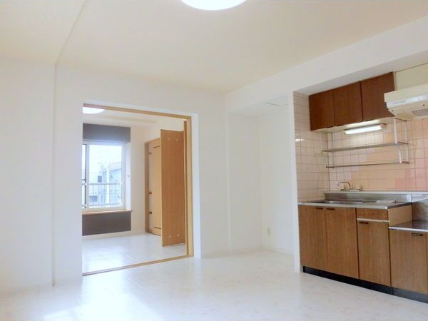 居室・リビング　明るいリビングで気持ちも明るくなりますね♪