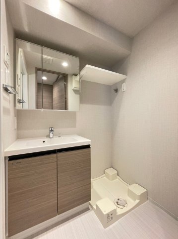 洗面設備　スペースが確保できる洗面所です