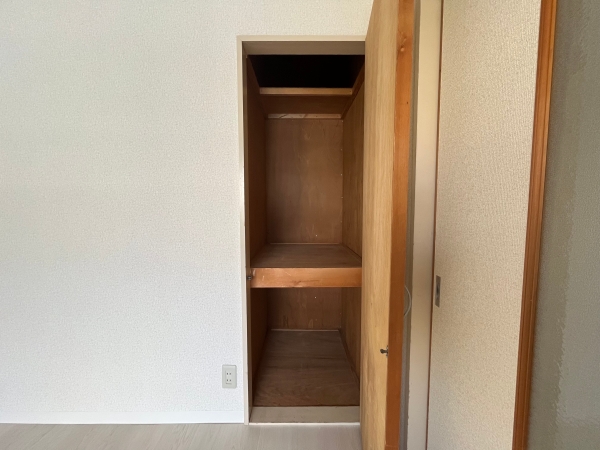 収納　(洋室 北側)