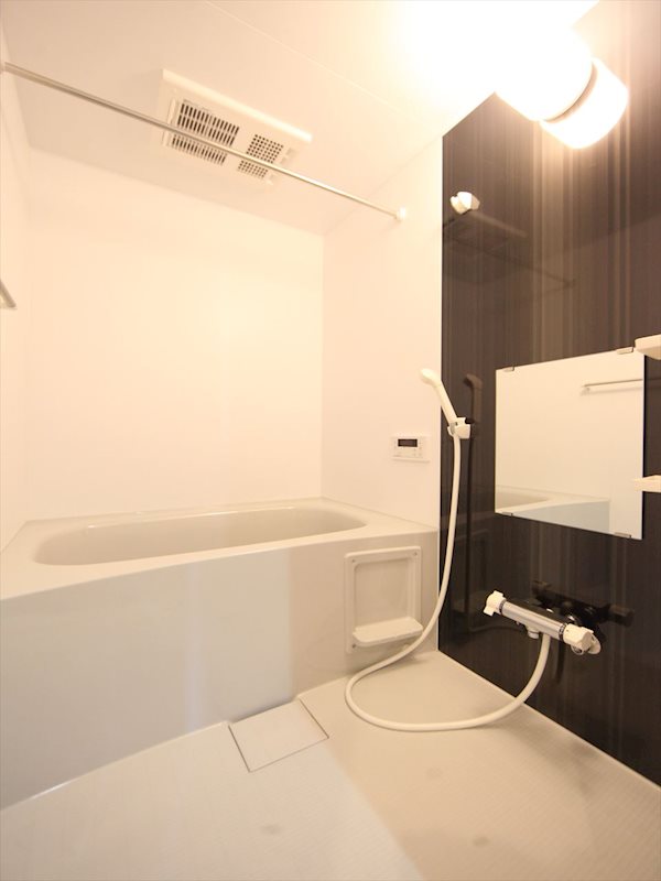 バス・シャワールーム　浴室暖房乾燥機付　追い焚き・オートバス機能付お風呂