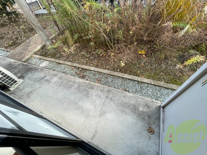 バルコニー　テラス部分の写真です。タイヤなど置けそうですね。