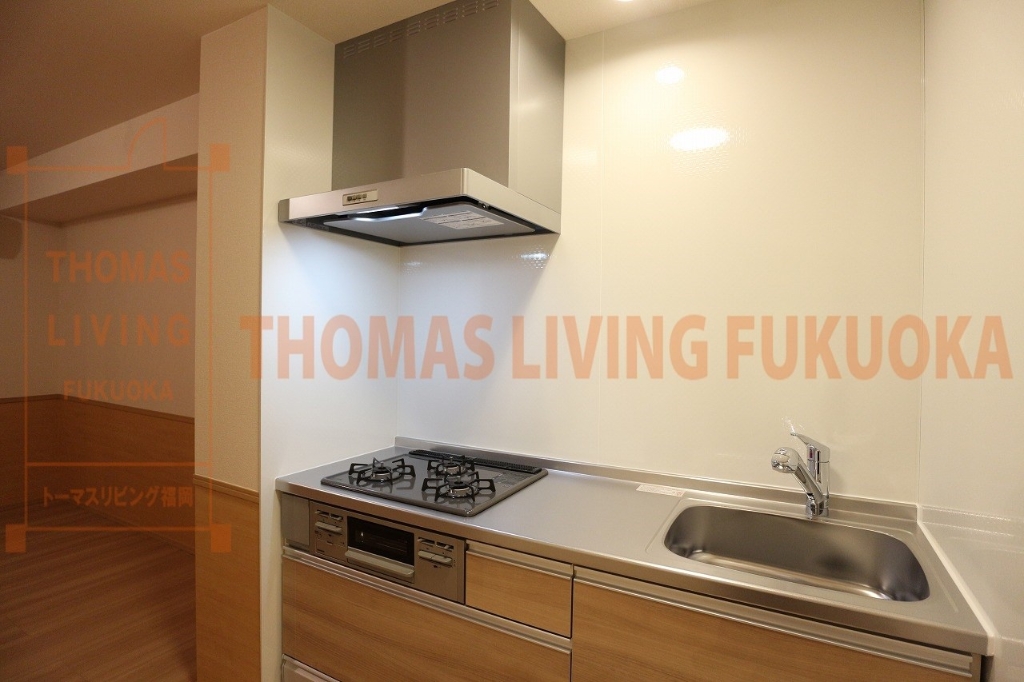 キッチン　3口コンロのシステムキッチンです。