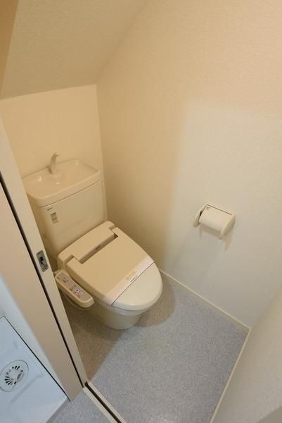 トイレ　バストイレ別です