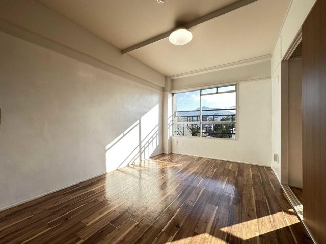 居室・リビング　ゆったりくつろげる居室です♪※写真は家具を配置したイメージ。