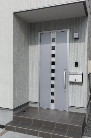 玄関　写真はイメージです 色仕様は現状優先となります。