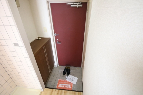 玄関　同タイプ別部屋の写真になります。