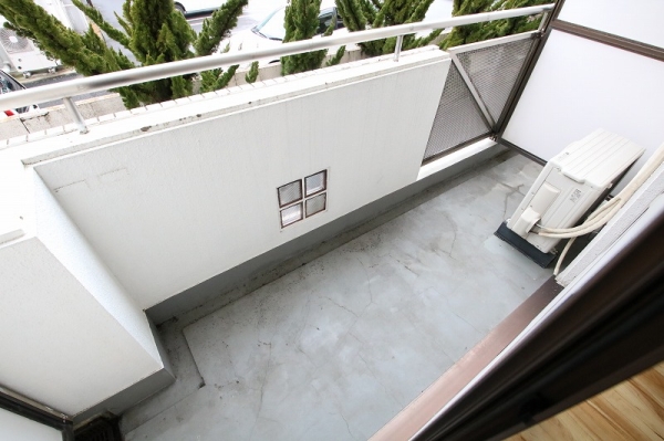 バルコニー　同タイプ別部屋の写真になります。