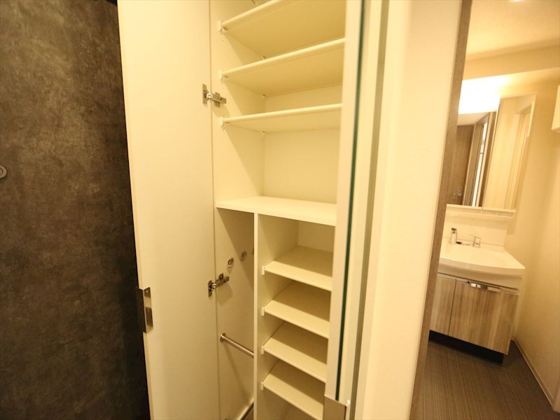 玄関　玄関　シューズボックス付（収納充実してます）　同仕様写真