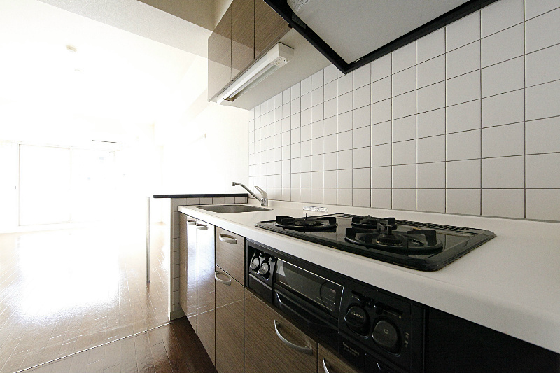 キッチン　カウンターキッチン（3口コンロ・グリル）