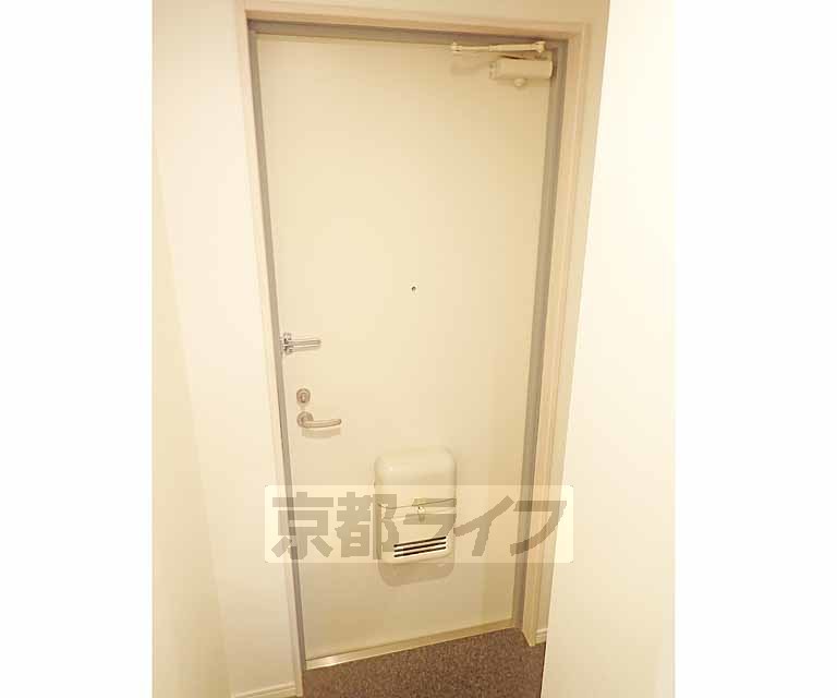 その他設備　しっかりとした玄関ドアです。