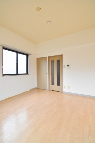 居室・リビング　別号室の写真です。