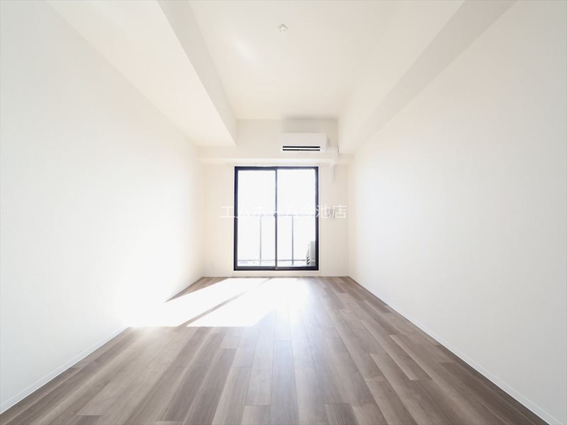 その他部屋・スペース　洋室9.9帖　エアコン完備　バルコニーに面しています